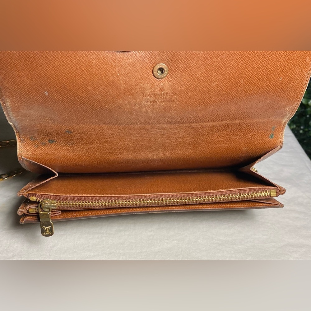 Louis Vuitton Wallet - Picture 9 of 16